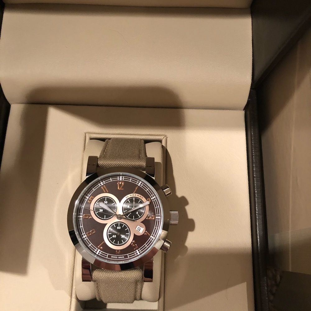 Burberry Watch brand new in box never worn - Picture 3 of 4